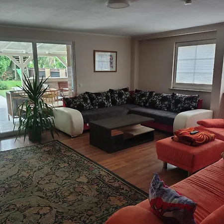 בית נופש Valentin House שיופוק